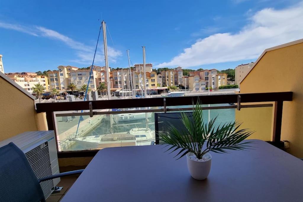 Magnifique Studio Sur Le Port De Груисан Екстериор снимка